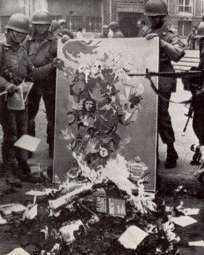 Bogbål, beslag i litteratur, forbud mod kunst. Pinochets junta tillod ingen form for protest mot sit terrorregime